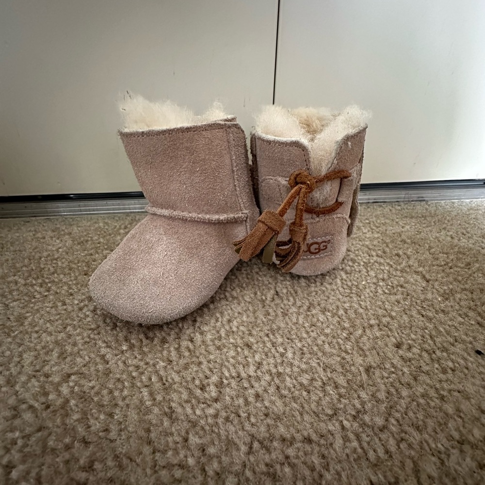 Tan baby girl Ugg boots size 0/1 infant with tassels